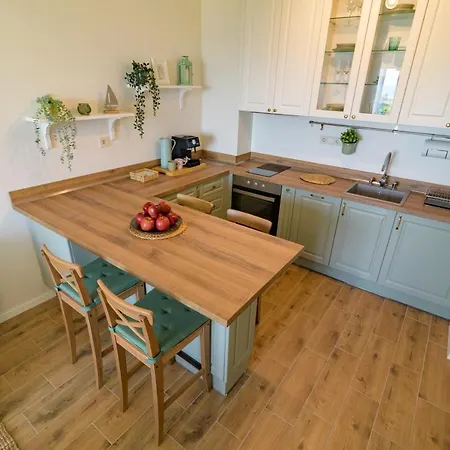 A'more * Άγιος Κωνσταντίνος και Ελένη